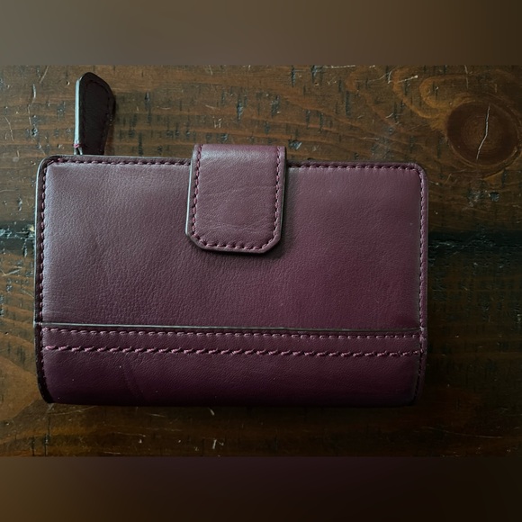 Vintage Coach smooth leather wallet in Burgundy EVC~ - Picture 11 of 16